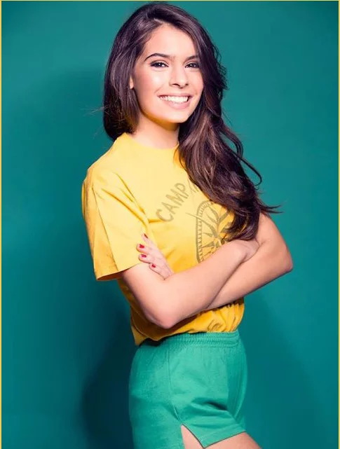 Para mi la más guapa de todas chicas de la serie es Julia