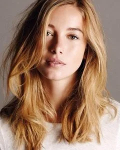 Сложно поверить, но это испанская актриса... Charlotte Vega
